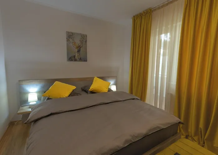 Luxury 2 Bedroom Holiday Apartment Pitesti