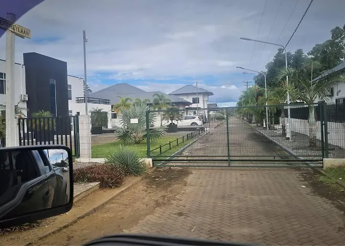 Huize Jeffreylaan Villa Paramaribo