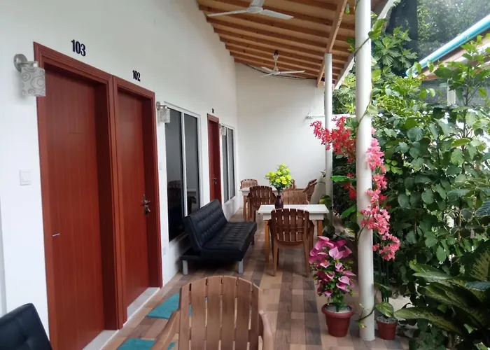 Thoddoo Garden Inn