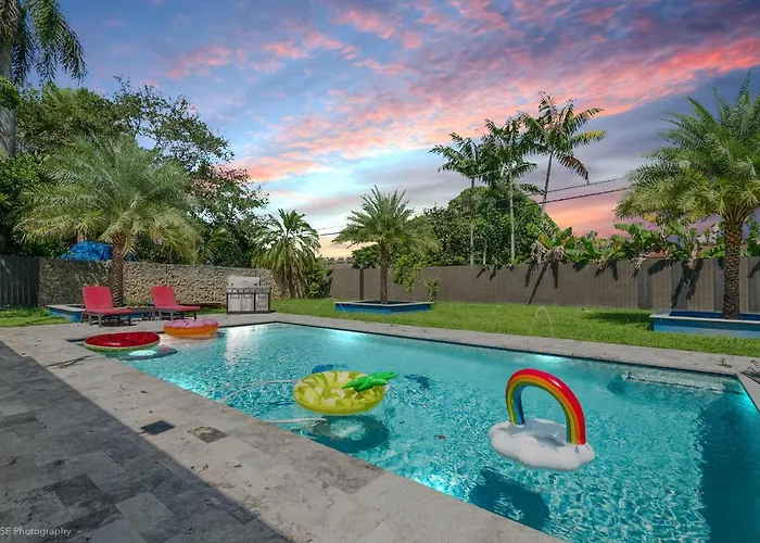 The Palms - Mini Golf , Foosball Table, Heated Pool ,Baby Items ,Bbq Miami