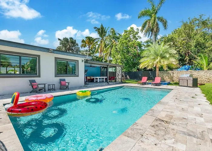 The Palms - Mini Golf , Foosball Table, Heated Pool ,Baby Items ,Bbq Miami