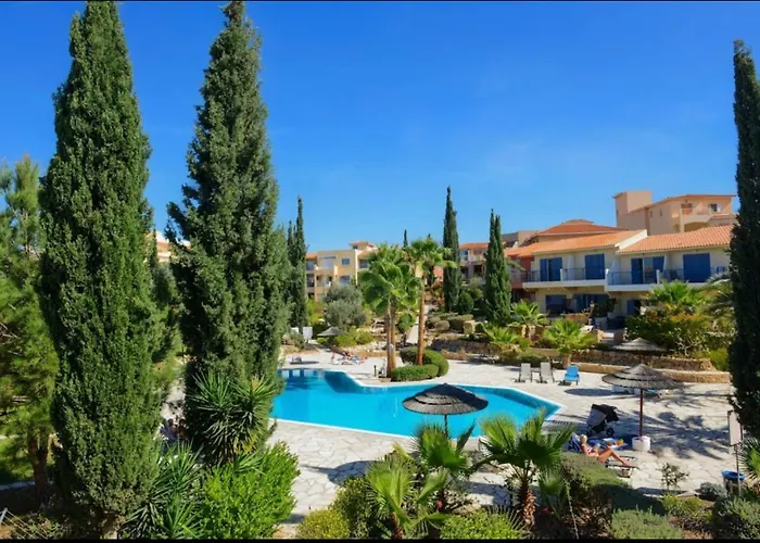New Cozy Villa Near The Beaches In The Magnificent Gardens Of Regina With Swimming Pools! Paphos