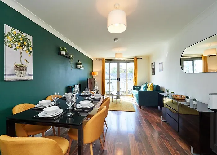 Cosy Emerald Suite - Two Story Duplex Apartment - Balcony - Contractors - Family - City Centre - Broadway Plaza - Five Ways - Sleeps 6 Birmingham