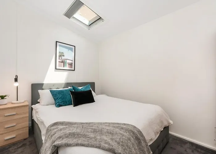 Walk To The Mcg & Aami Park - Free Late Checkout - Great Location & Backyard Villa Melbourne