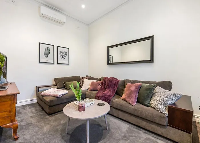 Walk To The Mcg & Aami Park - Free Late Checkout - Great Location & Backyard Villa Melbourne