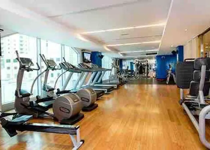 Dubai Marina Apartment With Sea View, Pool And Gym
