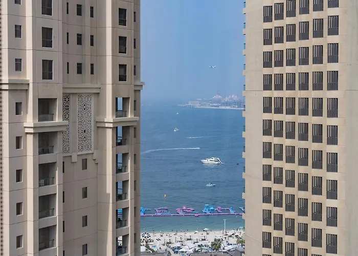 Dubai Marina Apartment With Sea View, Pool And Gym