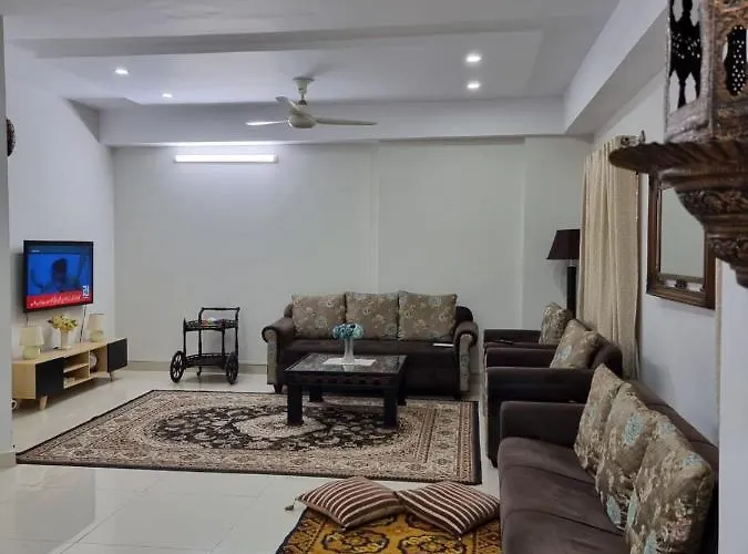 Three Bed Attached Bath Netflix Wifi Smart Tv Parking Near Airport Apartment Islamabad