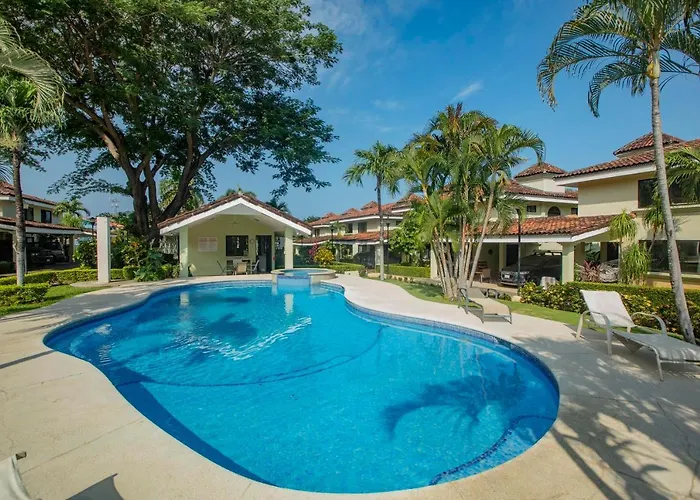 Three Bedroom Sunny Townhome Coco