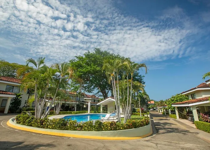 Three Bedroom Sunny Townhome Coco