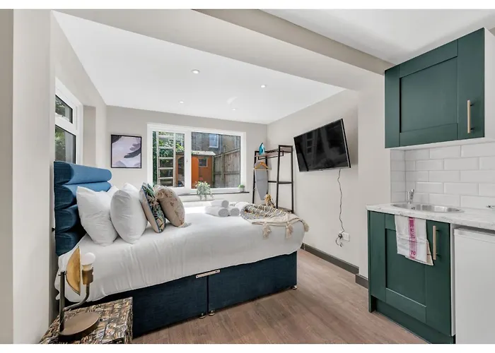 The Ultimate Hangout Spot: Modern Studio London