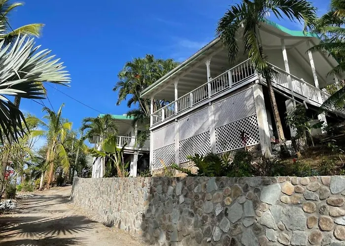 Modern 1 Bed Guesthouse With Pool And Ocean View Marigot Bay
