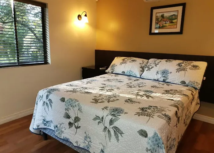 Airport Costa Rica B&B Santiago Este