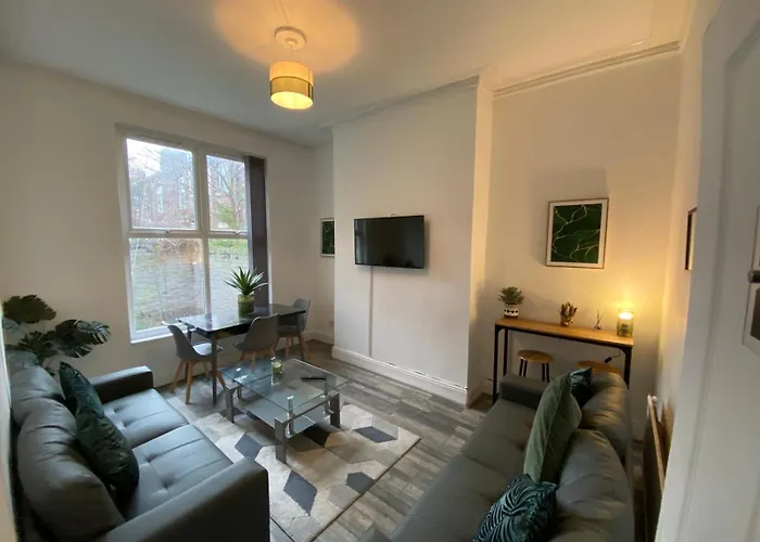 Huge 7 Bed Home For Groups Liverpool