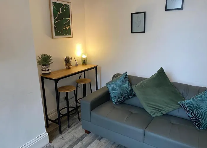 Huge 7 Bed Home For Groups Liverpool
