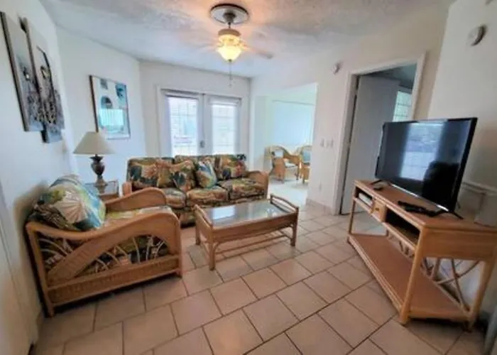 Patio Condo Direct Ocean - Sleeps 6 Guests 101 Cape Canaveral
