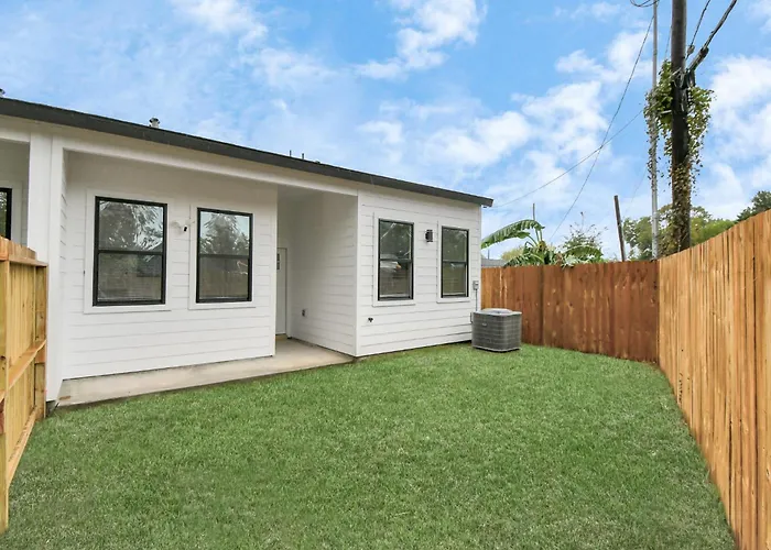 2 Homes•Sleeps 18•Gated•10 Mins To Dwntwn•Smarttvs Houston
