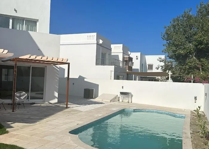 Luxury 4 Bedroom Private Pool Villa At The Wave Muscat