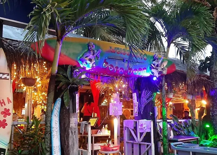 5-Bedroom Ferringhi House With Wifi , Netflix , Bbq Set , 5 Minutes Walk To Beach Batu Ferringhi