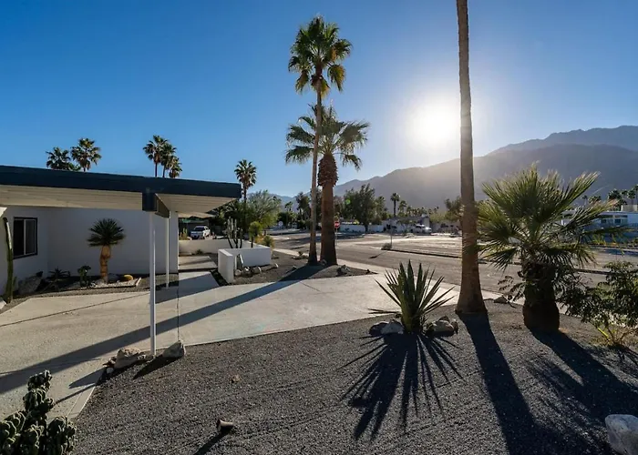 Villa Mosaic Vibrant Palm Springs Retreat