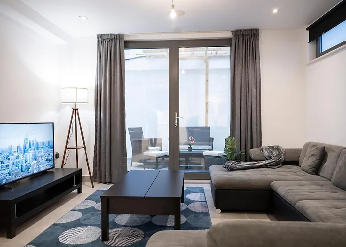 Newly Furnished Apt W/ Patios - Hampstead Heath London