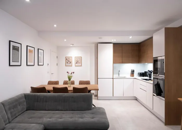 Newly Furnished Apt W/ Patios - Hampstead Heath London