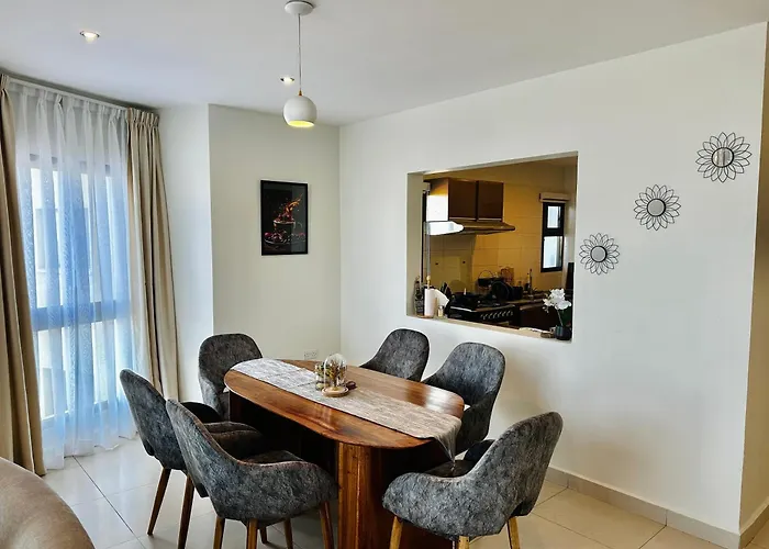 Luxury Home 75”Tv, 5Mins From City Center & Beach Dar es Salaam