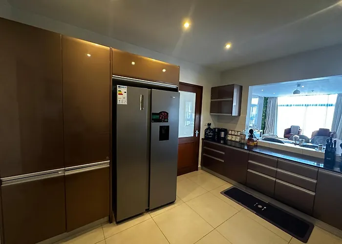 Luxury Home 75”Tv, 5Mins From City Center & Beach Dar es Salaam