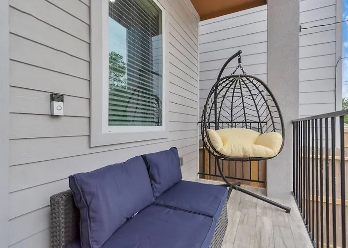 Camp Out - Big Backyard - 5Mins To Downtown Villa Houston