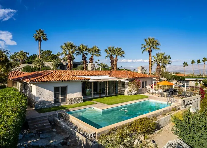 Cielo Vista Retro Palm Springs Getaway Villa
