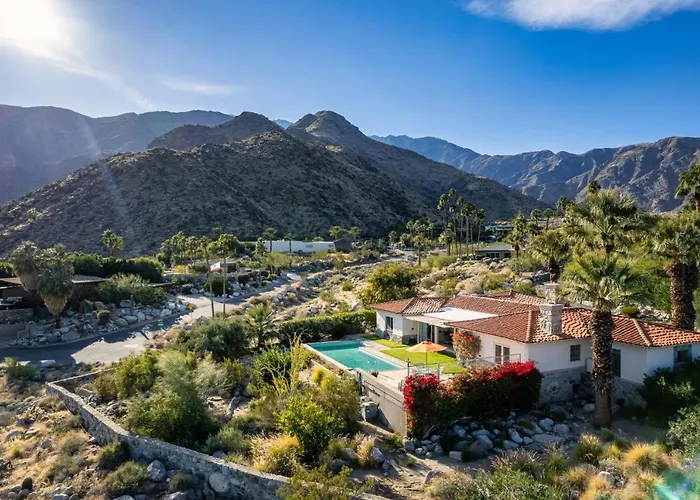 Cielo Vista Retro Palm Springs Getaway Villa