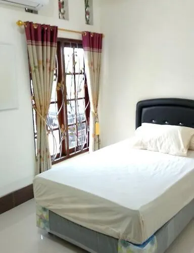 Private Bali Artifac Guesthouse Singaraja 