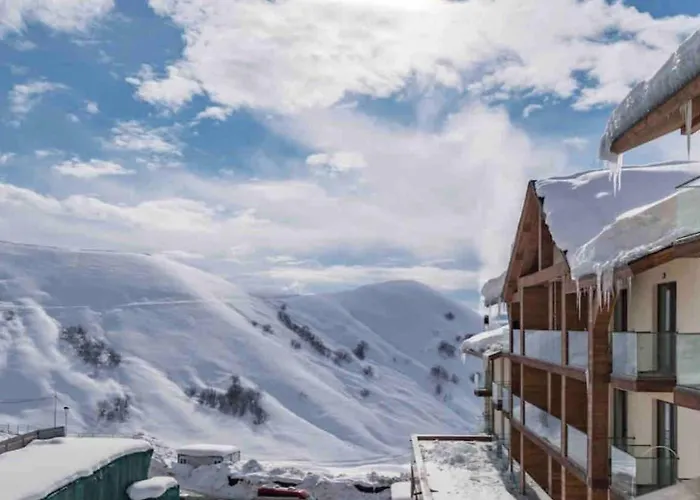 New Gudauri Gondola, Ski In Ski Out, Loft 1 Apt With Mountain View Balcony