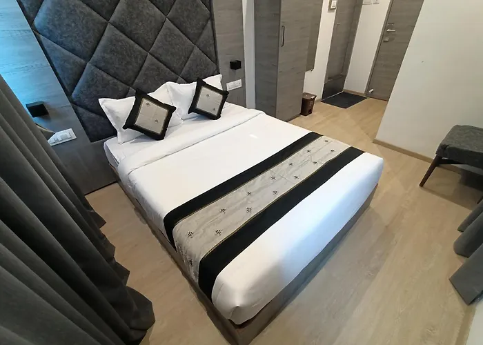 Hotel Beverly Palace Santacruz - Near Bkc - Mumbai Airport T1