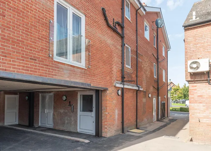 Apartment With Free P For Van. Southampton