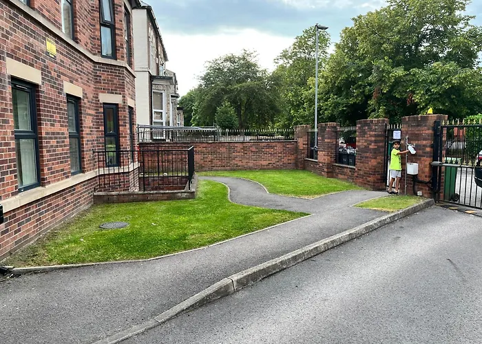 Lovely 3 Dbl Bed Manchester