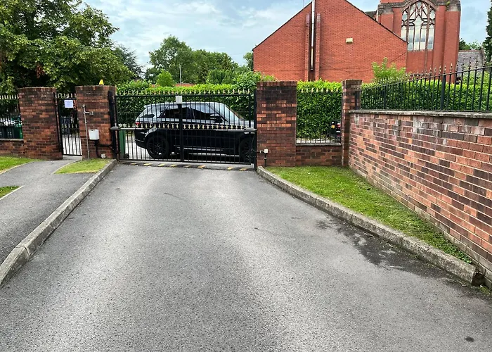 Lovely 3 Dbl Bed Manchester