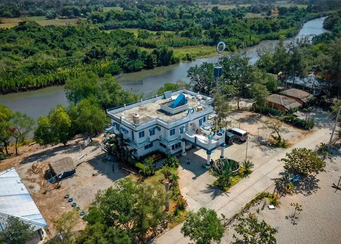 Club Monet Beachfront Resort By Cocotel Cabangan