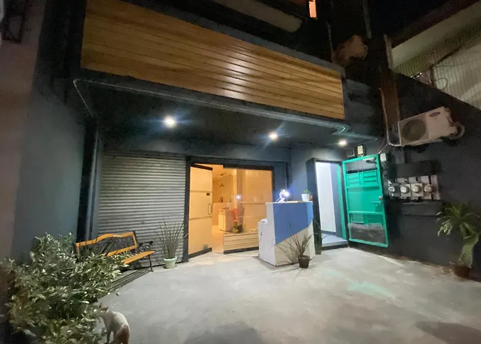 Lime Lite Manila Hostel Makati City