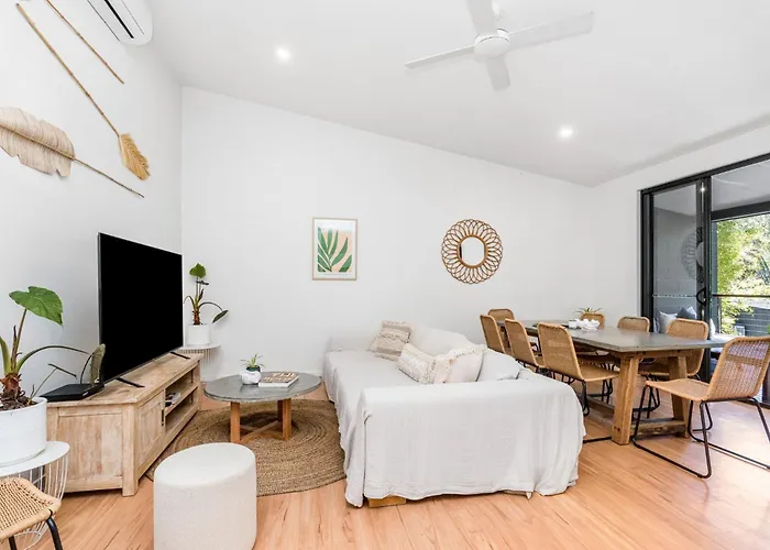 Light Filled Modern Specious Home, Pet Friendly In A Beautiful Area Of Byron Bay, Short Stroll To Town