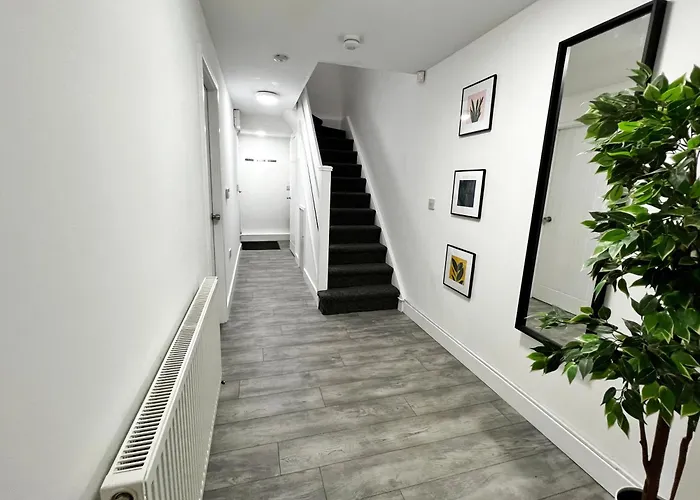 Selly Oak Near Qe And Uob - 5 Bed Ensuite - Perfect For Groups And Contractors Birmingham