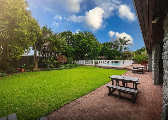 Admirals Lodge Guest House And Brightways Self Catering Apartments Port Elizabeth