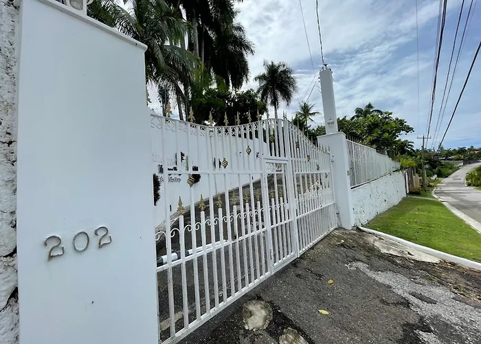 The Lodge @ Peaceful Palms Montego Bay