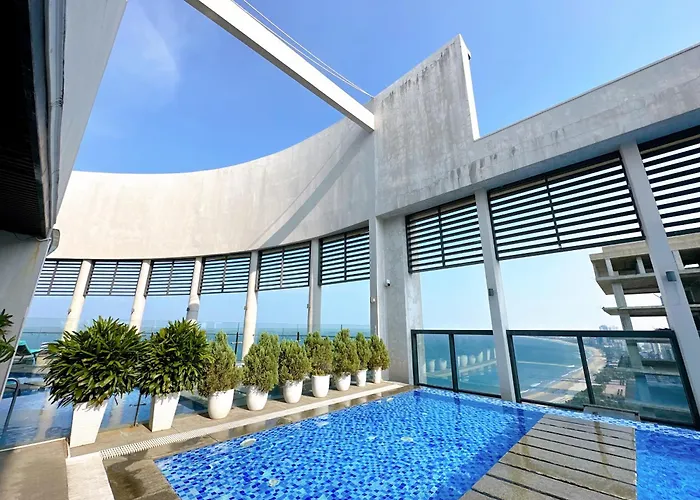 Luxury Apt Opposite Mykhe Beach Danang