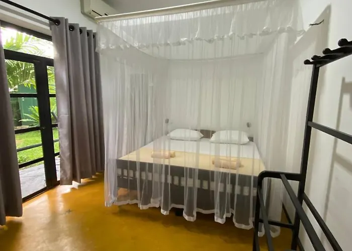 Pearl Villa Rooms And Hostel Unawatuna