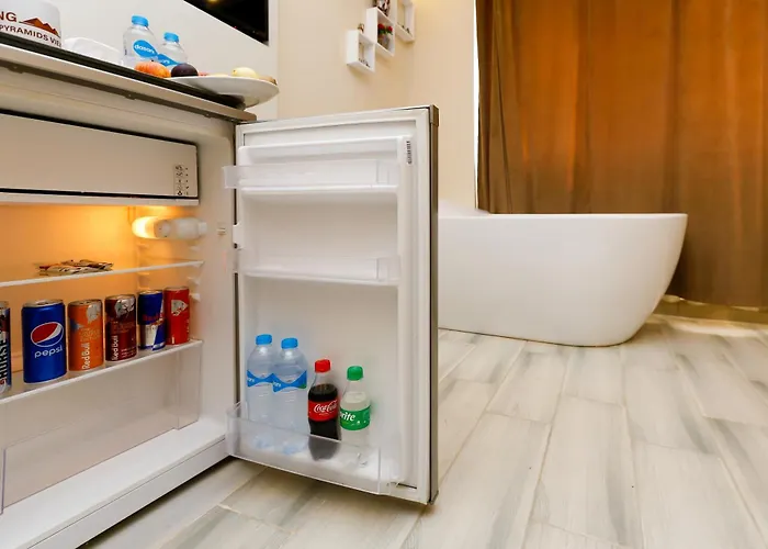 Venus Pyramids Inn Rooftop Access & Free Breakfast Kafret el-Gabal