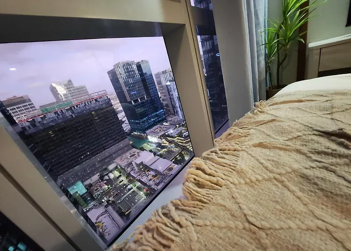 Luxestaysmnl Coastal Chic Netflx 380Mbps Pool Bgc Manila