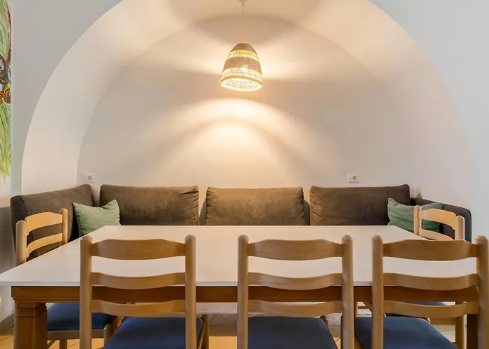 Hostel Hasta La Vista Sarande
