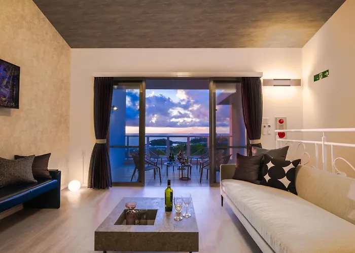 Alpha Terrace Onna Hills Villa