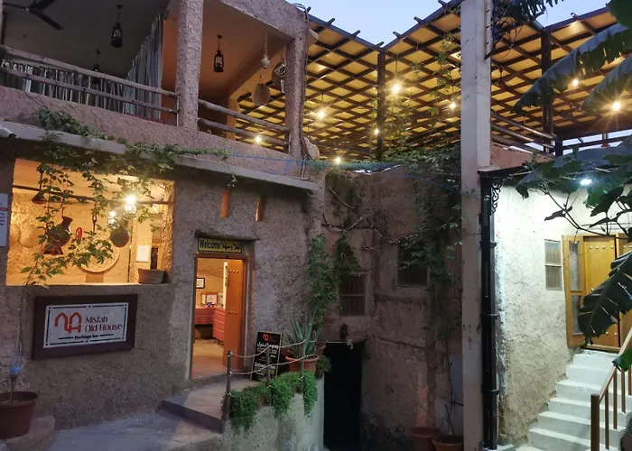Misfah Old House Hotel